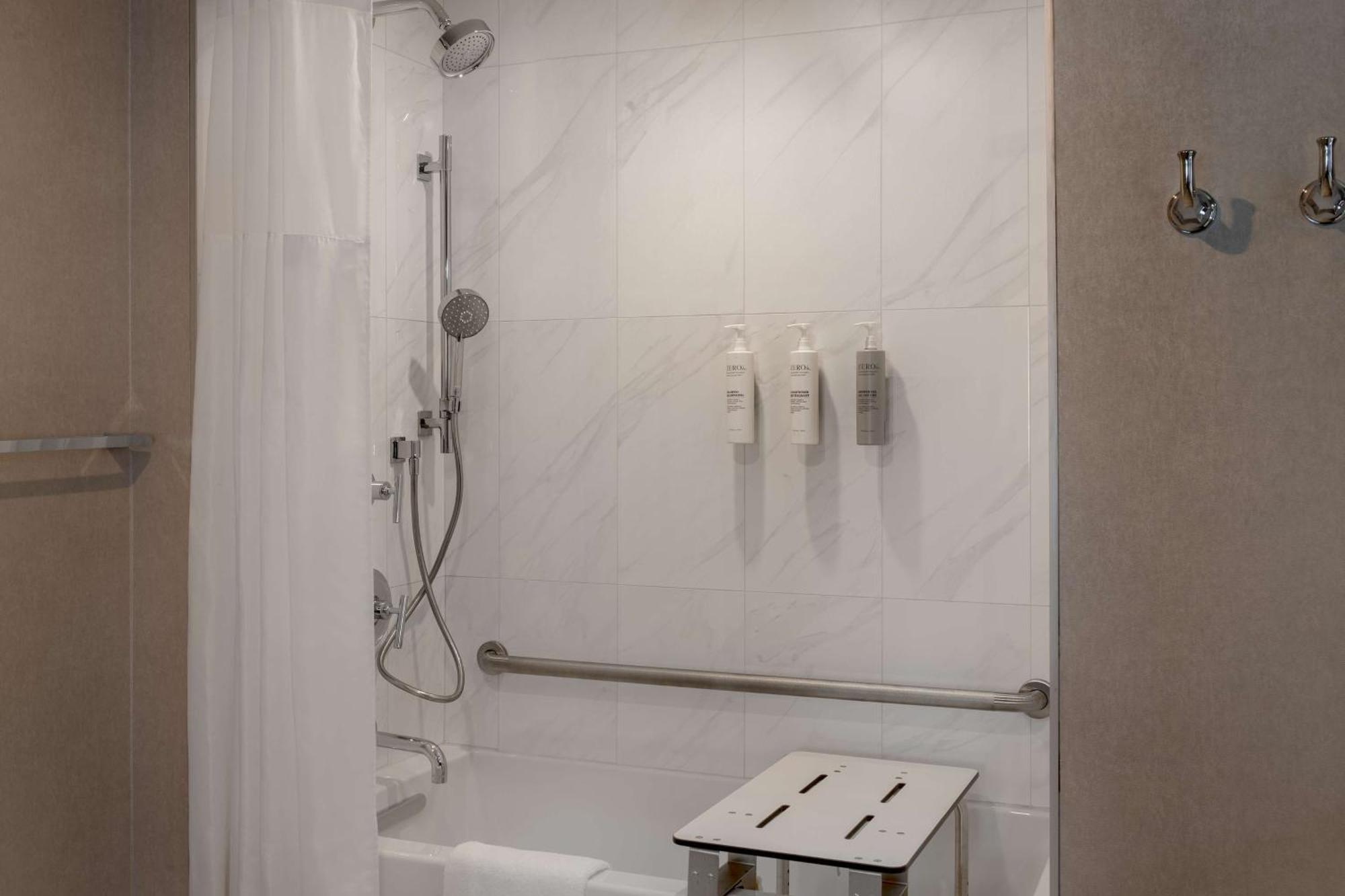 Hampton Inn By Hilton Winnipeg Downtown Extérieur photo