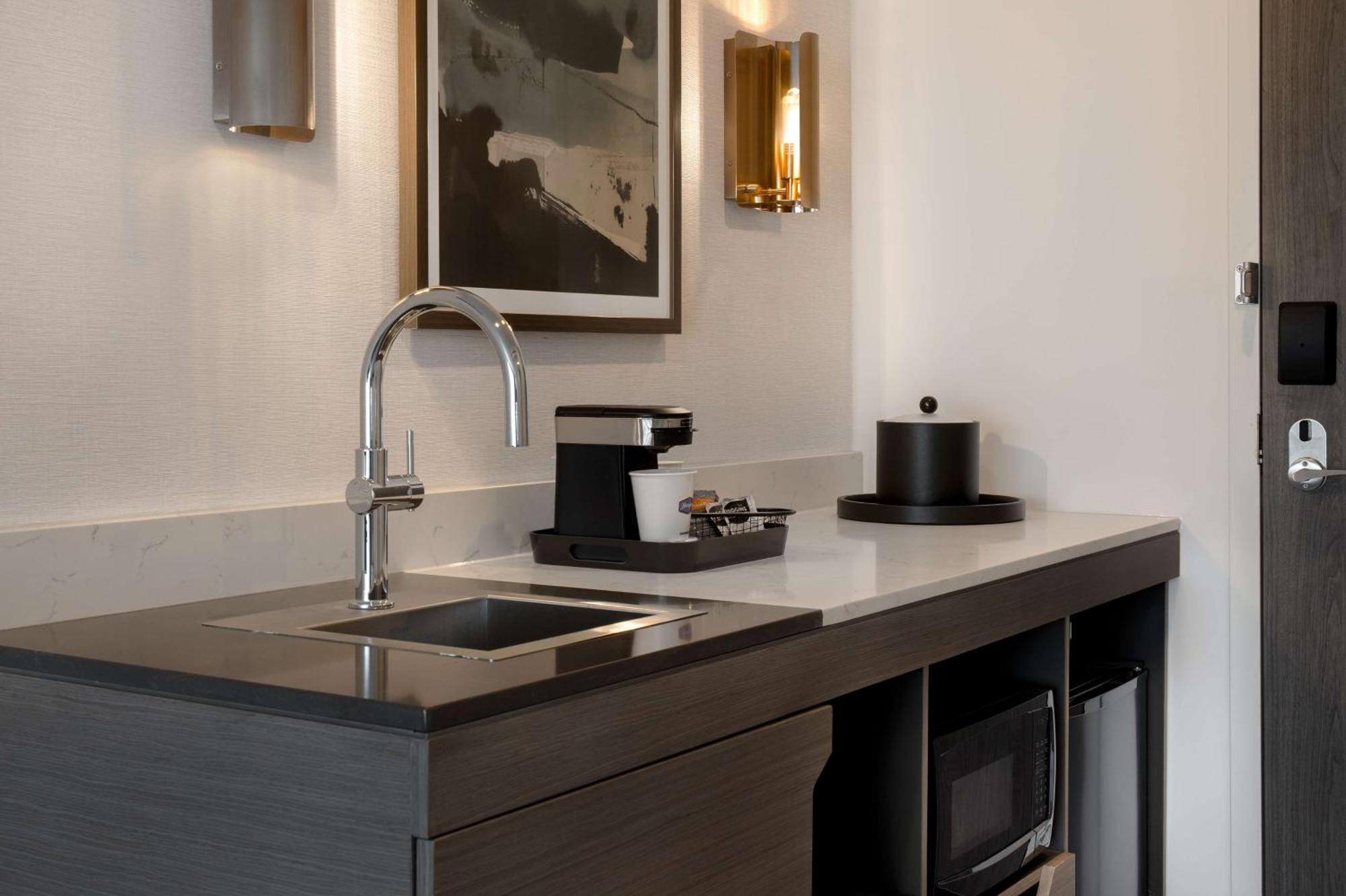Hampton Inn By Hilton Winnipeg Downtown Extérieur photo